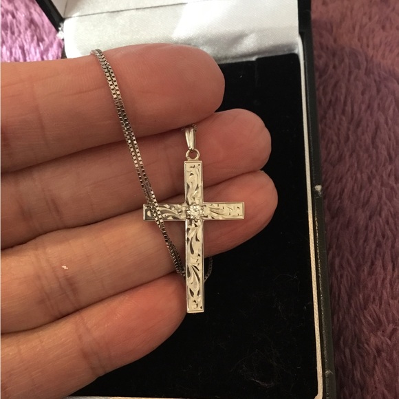 Estate 14k White Gold Round Brilliant Cut Diamond Etched Cross Necklace - Picture 5 of 15